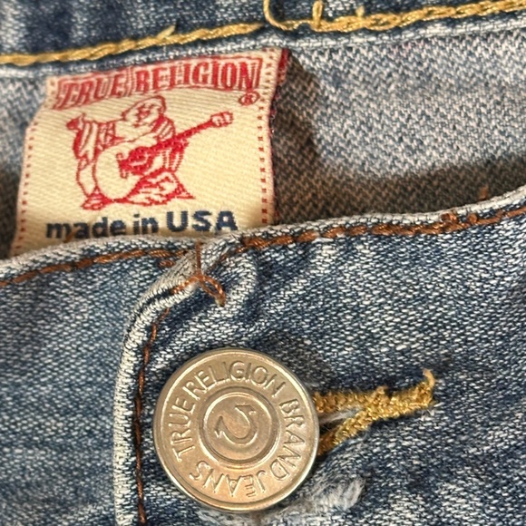 True Religion Cotton Denim Distressed Blue Jean Shorts 36 waist like new - Picture 4 of 12